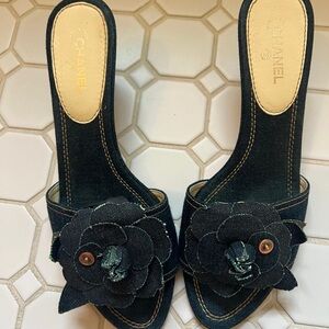 Vintage 2007 Chanel denim mules 💙
